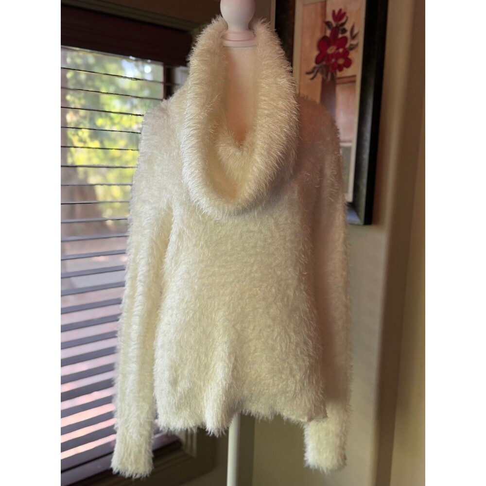 COCO + CARMEN Cream Fuzzy Eyelash Knit Cowl Neck Sweater Womens Size S/M EUC
